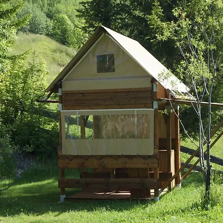 Le Domaine Du Trappeur 2*